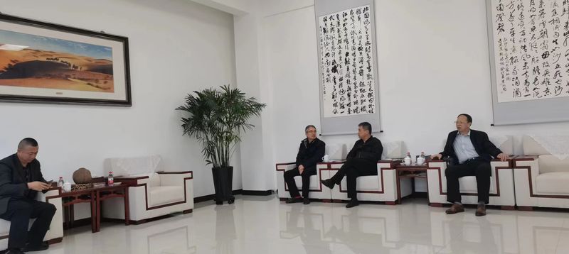 公司與哈密市政府領(lǐng)導(dǎo)洽談公司新疆發(fā)展思路，加大助力新疆能源發(fā)展！